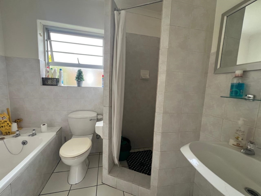 2 Bedroom Property for Sale in Vredekloof Western Cape